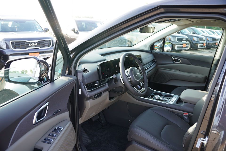 2026 Kia Carnival EX photo 10