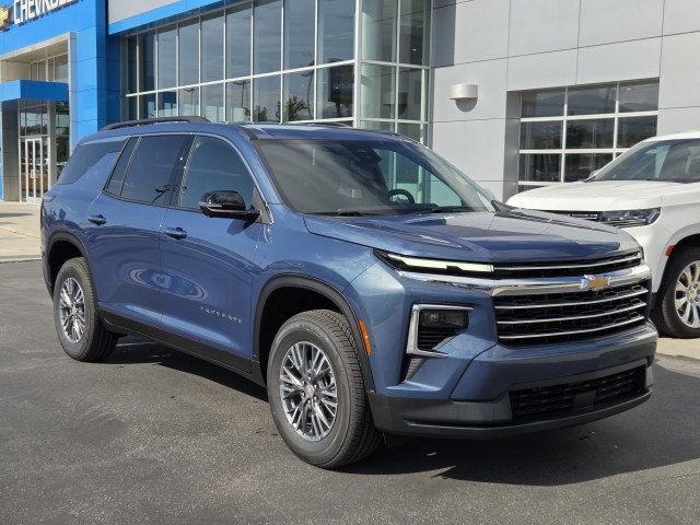 2025 Chevrolet Traverse photo 3