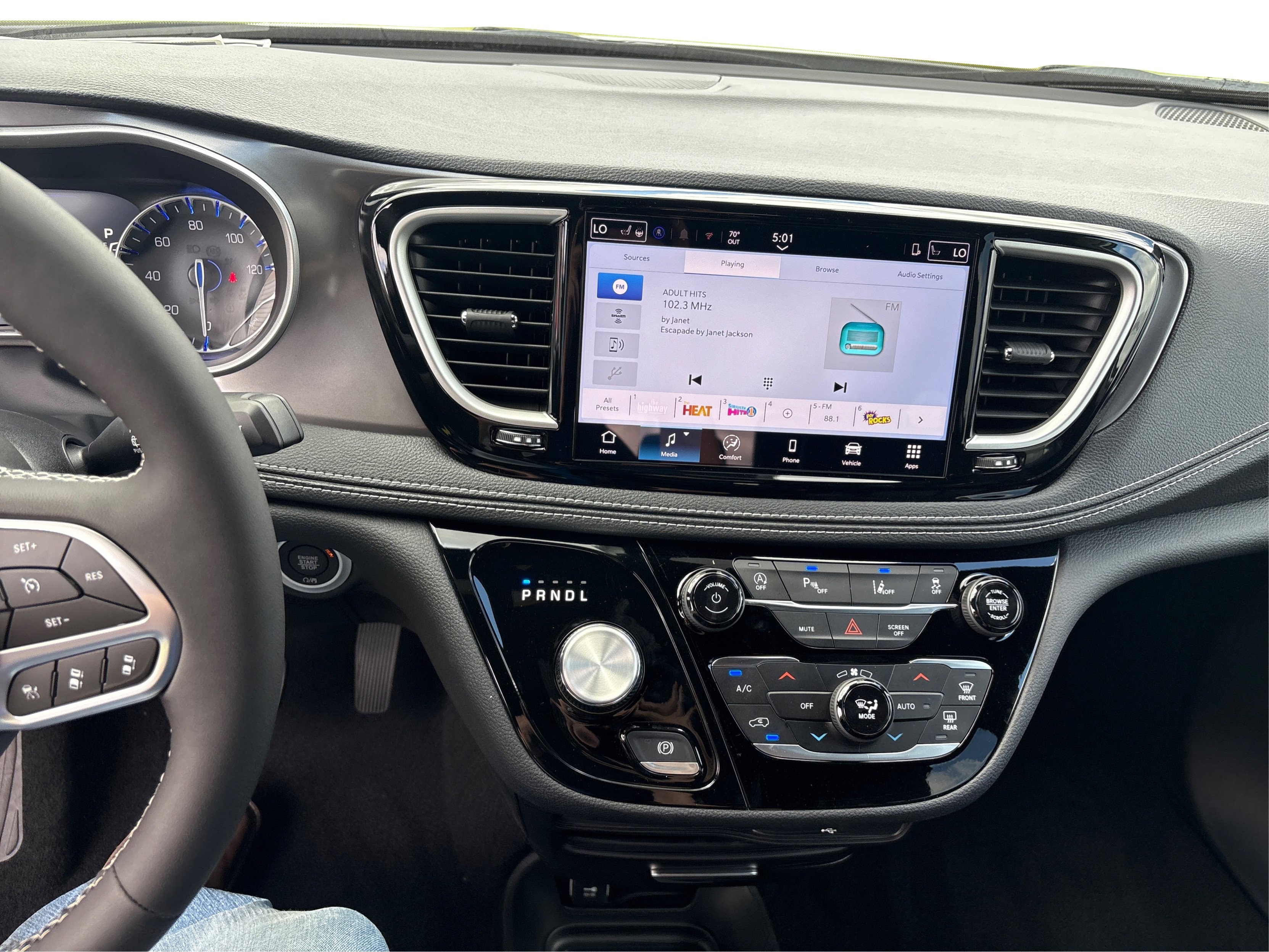 2026 Chrysler Pacifica photo 14