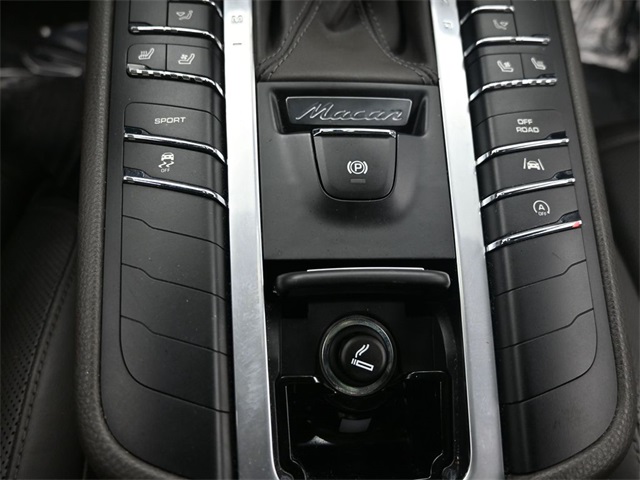 2018 Porsche Macan Base photo 13