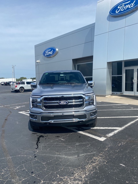 2025 Ford F-150 Lariat photo 2