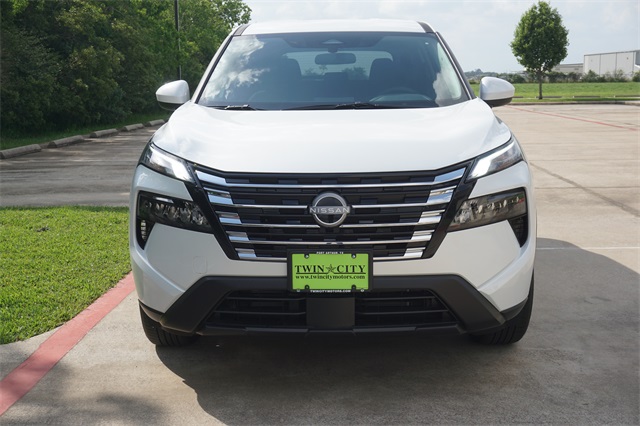 2026 Nissan Rogue SV photo 2