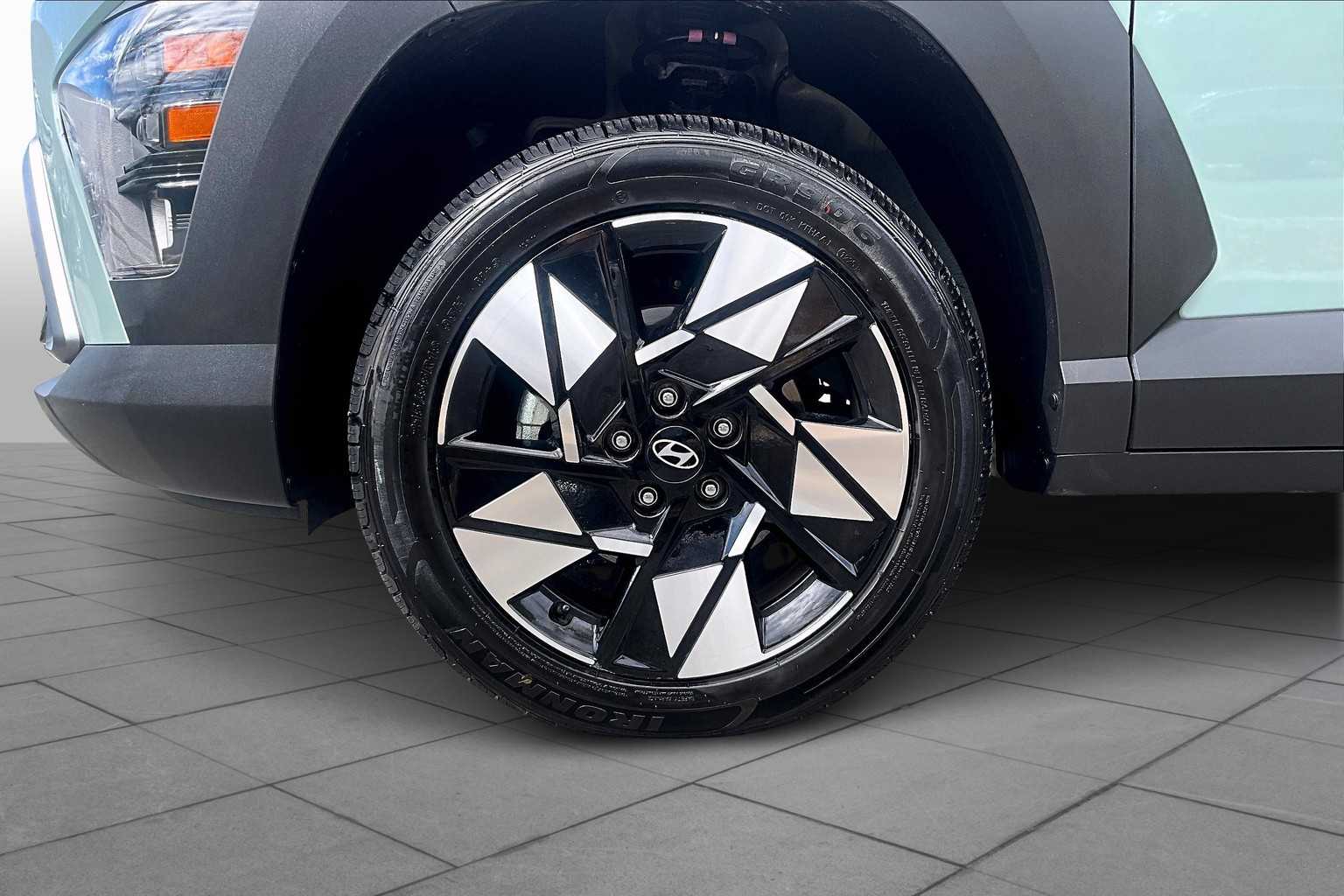 2025 Hyundai Kona SEL photo 9