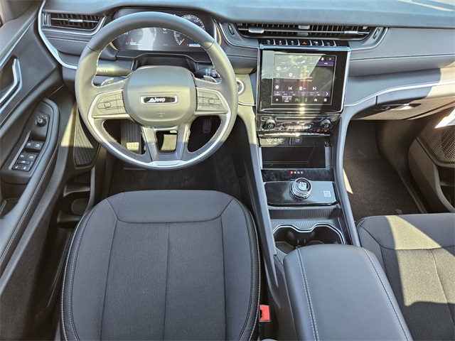 2025 Jeep Grand Cherokee Laredo Altitude photo 7