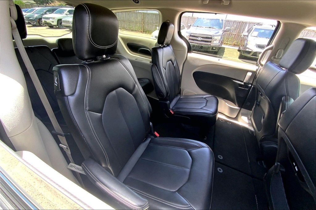2024 Chrysler Pacifica Touring L photo 20