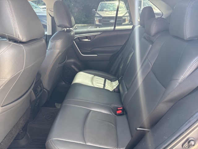 2020 Toyota RAV4 XLE photo 14