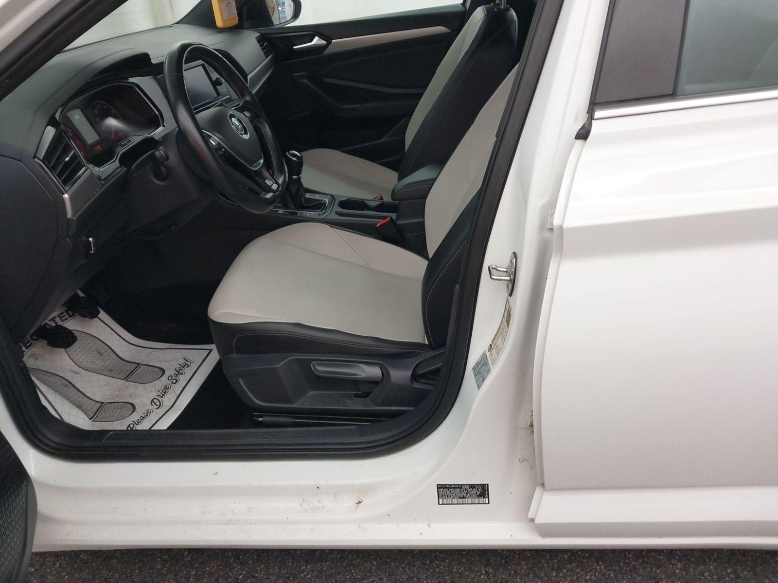 2021 Volkswagen Jetta R-Line photo 3