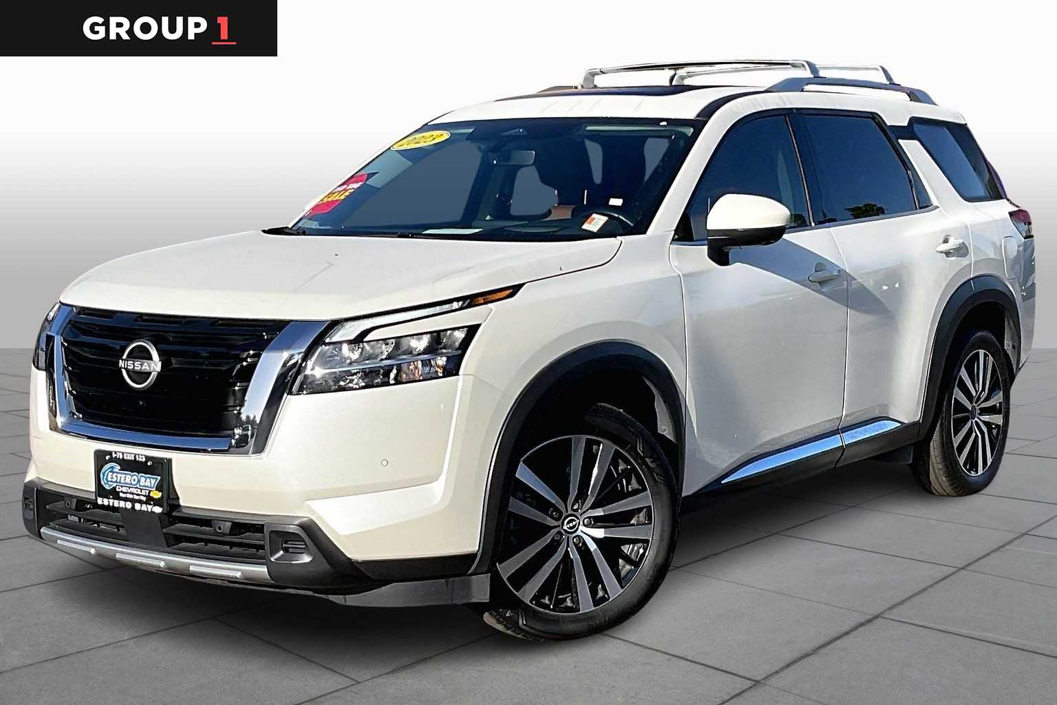 2023 Nissan Pathfinder Platinum's photo