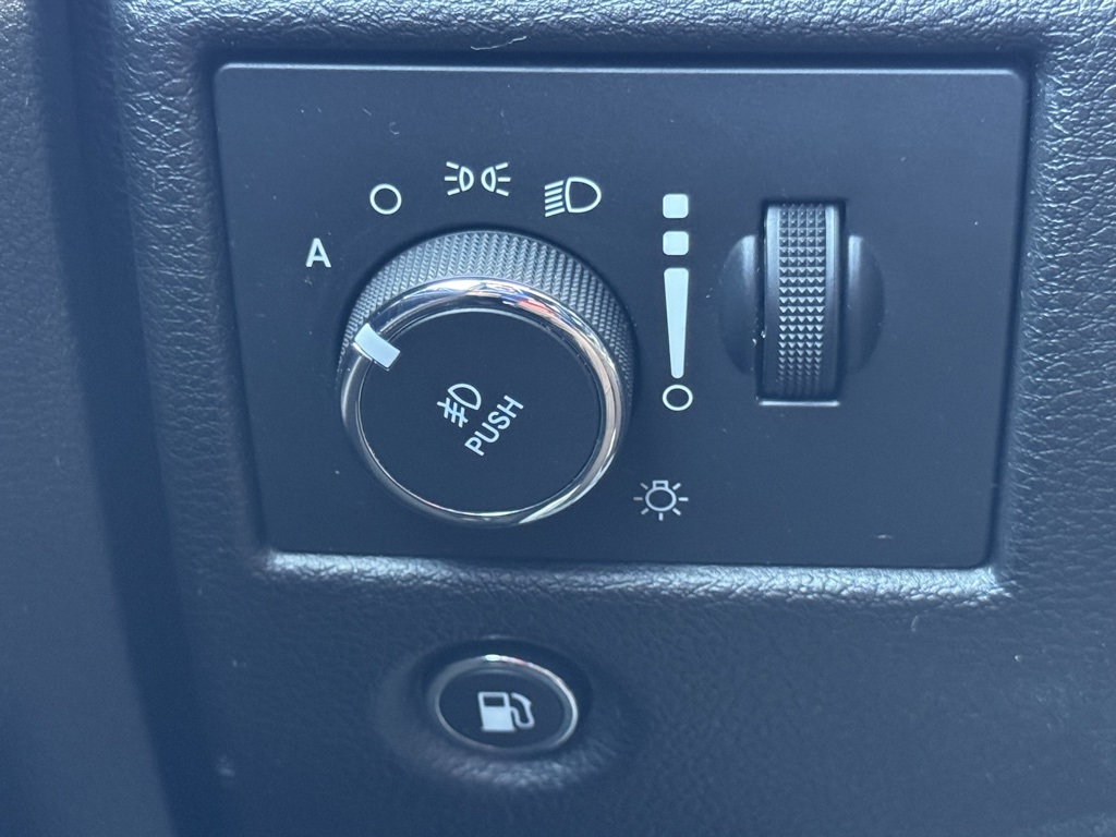 2021 Jeep Grand Cherokee Anniversary Edition photo 13