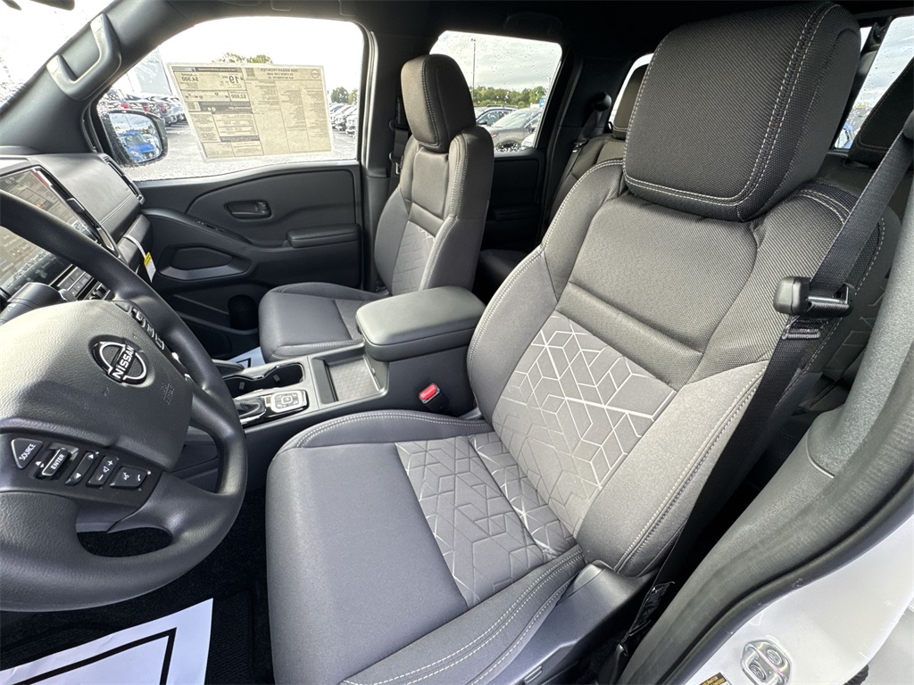 2026 Nissan Frontier Crew Cab SV photo 11
