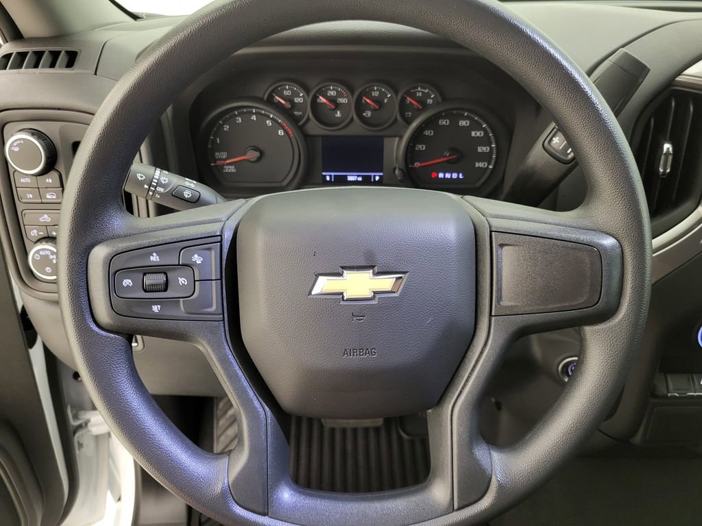 2025 Chevrolet Silverado 1500 Custom photo 4