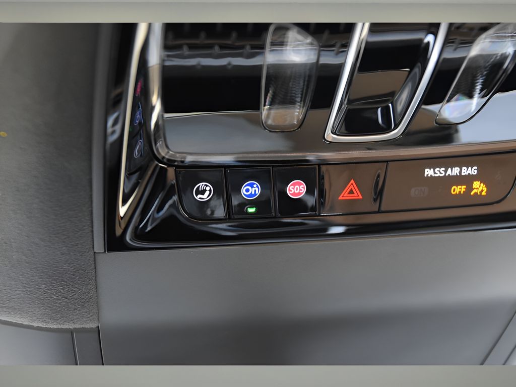 2025 Cadillac Escalade IQ Luxury photo 28