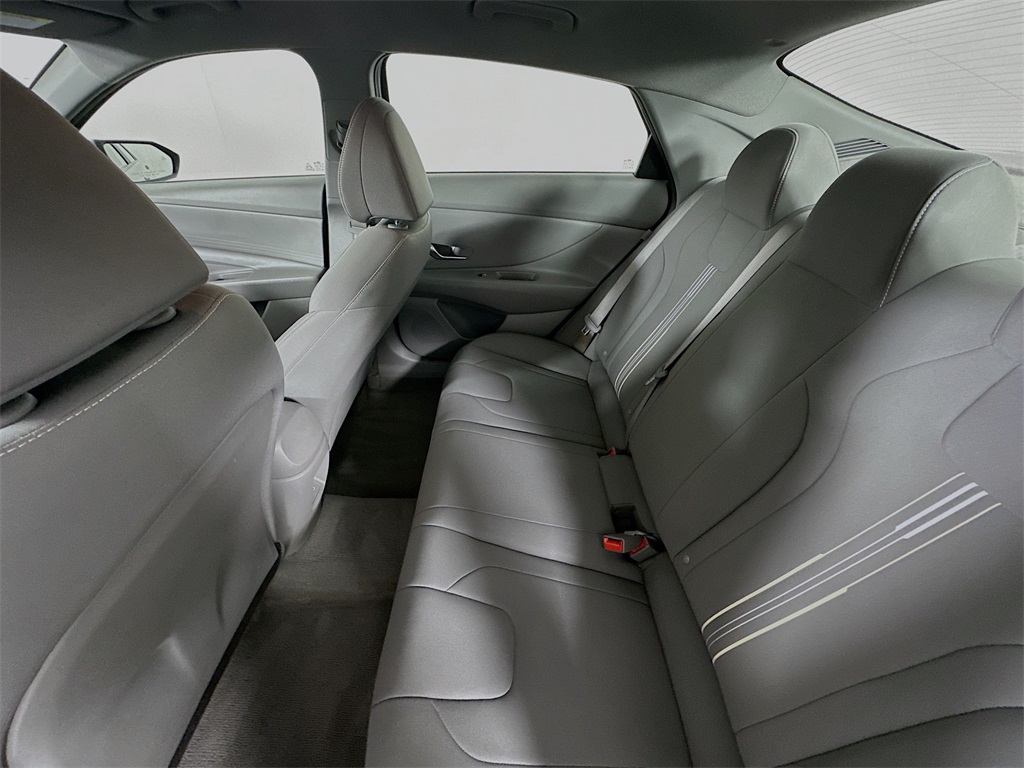 2024 Hyundai Elantra SEL photo 4