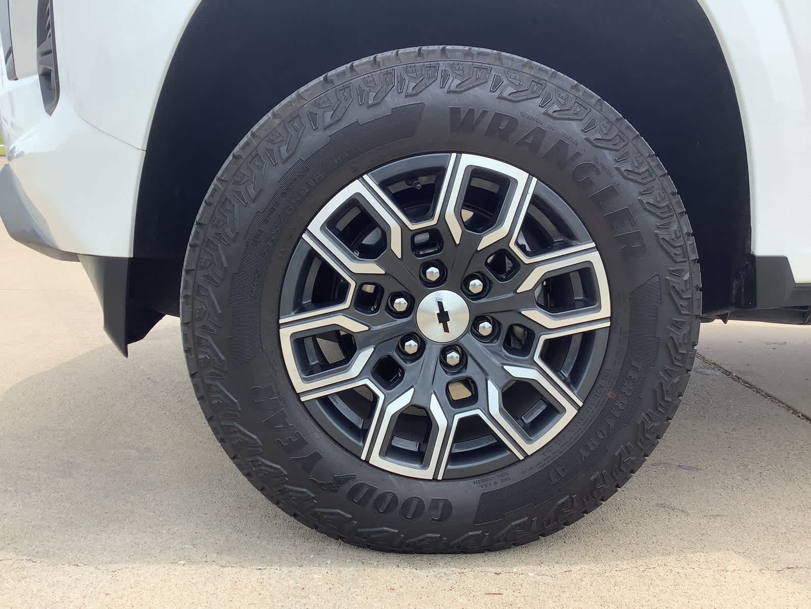 2024 Chevrolet Colorado Z71 photo 10