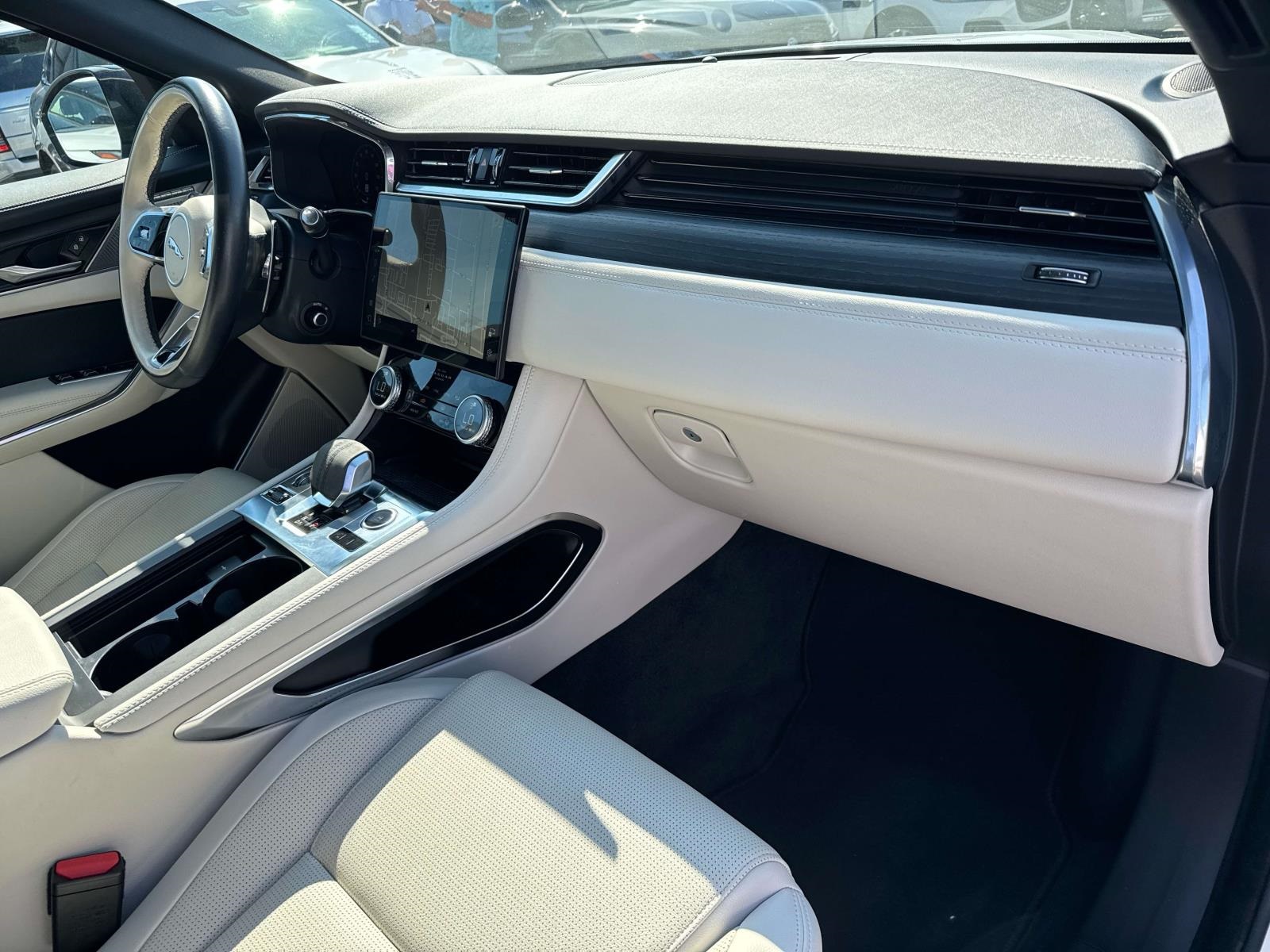 2025 Jaguar F-PACE R-Dynamic S P250 photo 12