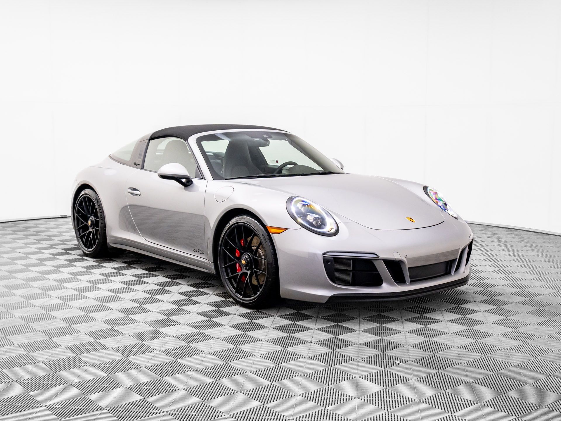 2019 Porsche 911 Targa 4 GTS photo 6