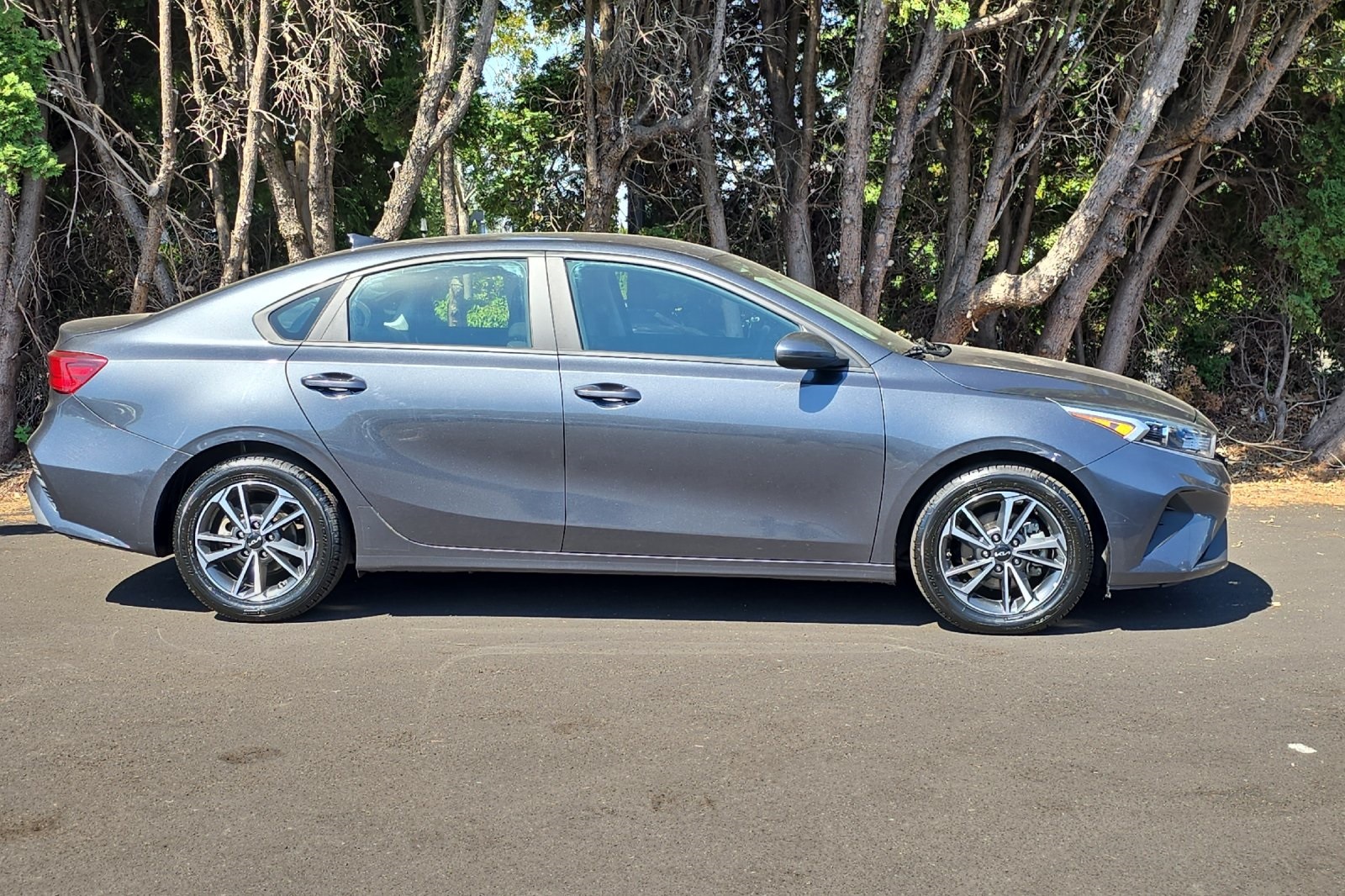 2022 Kia Forte FE LXS photo 3