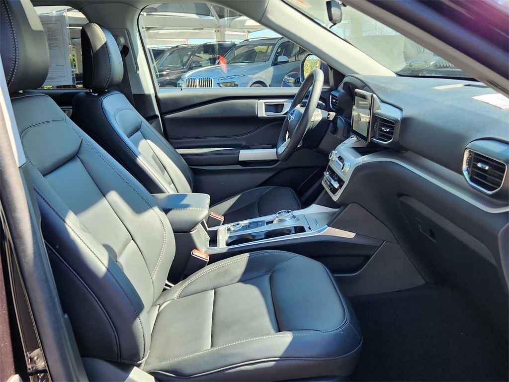 2023 Ford Explorer XLT photo 17