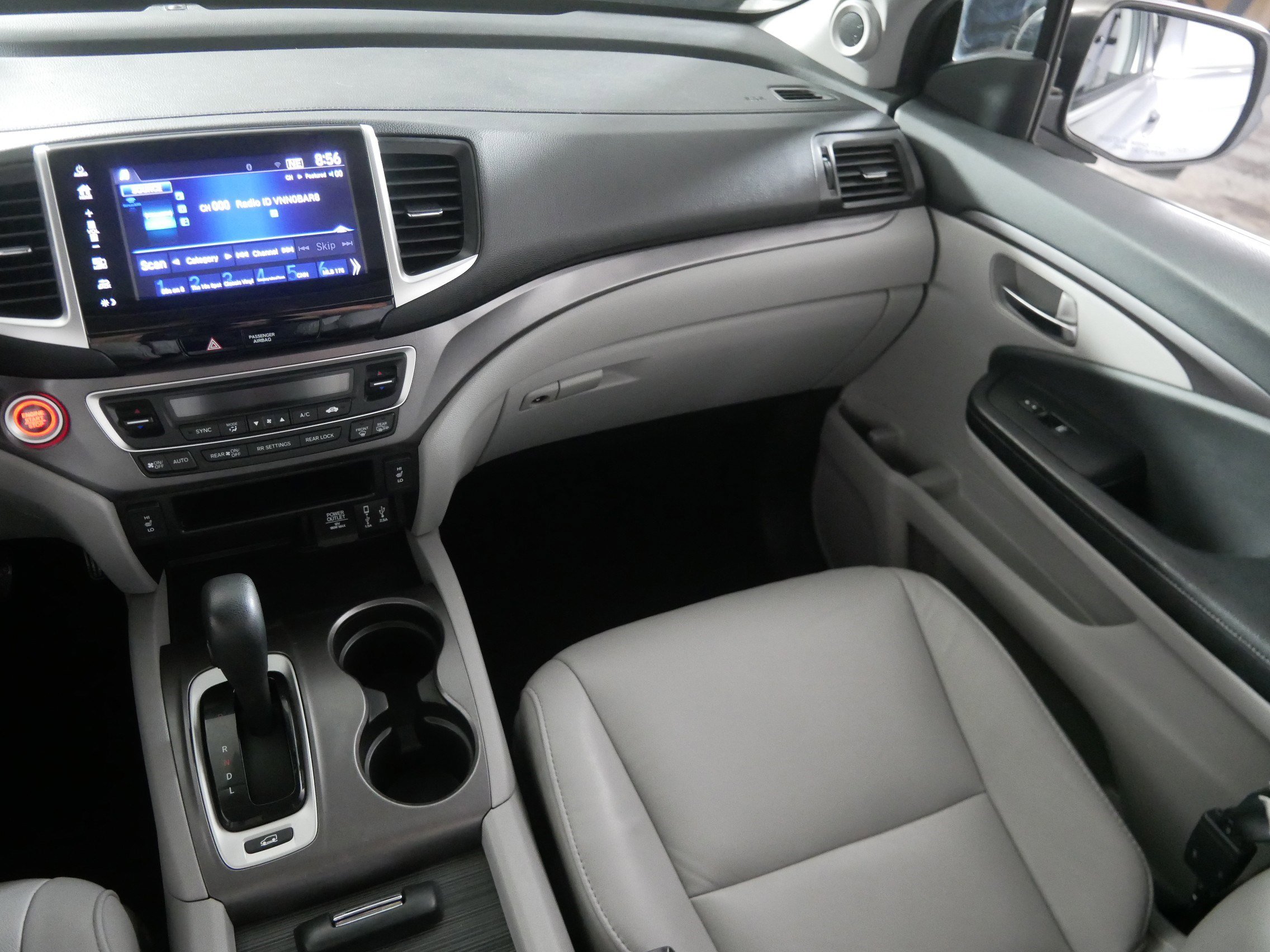 2017 Honda Pilot EX-L photo 11