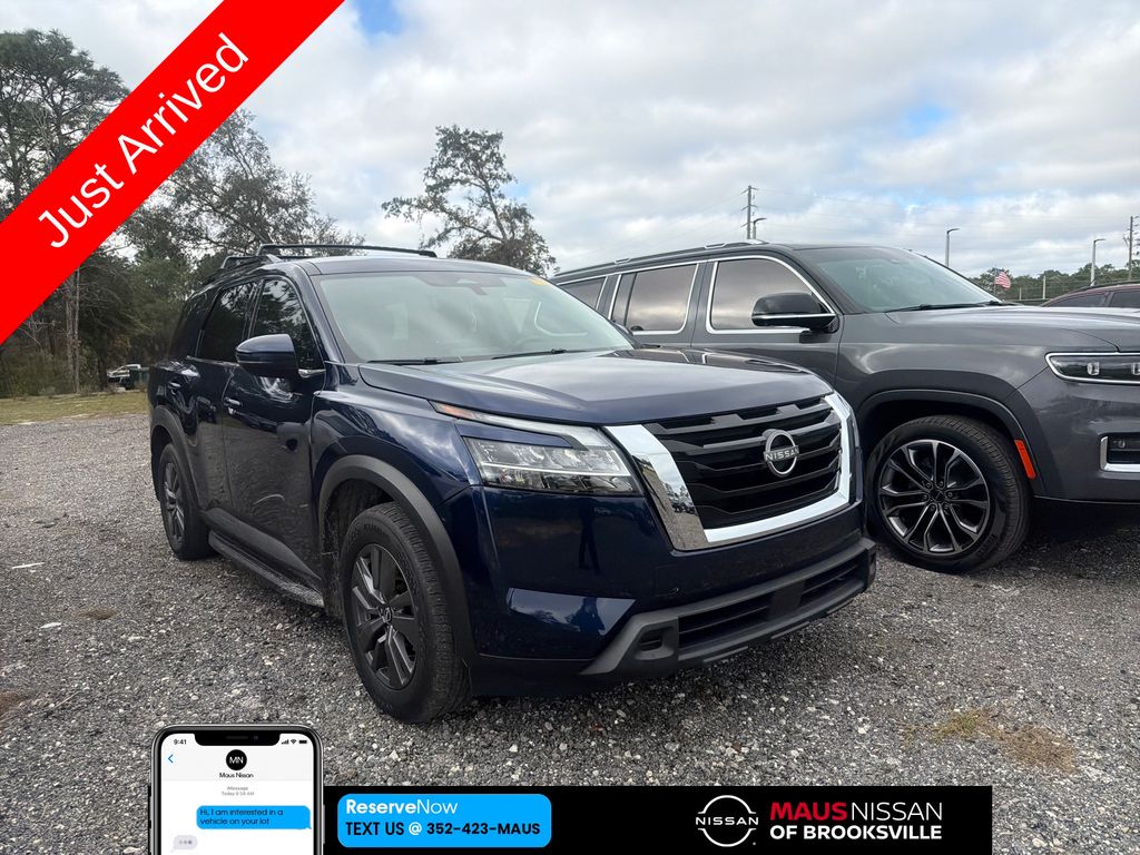2022 Nissan Pathfinder SV's photo