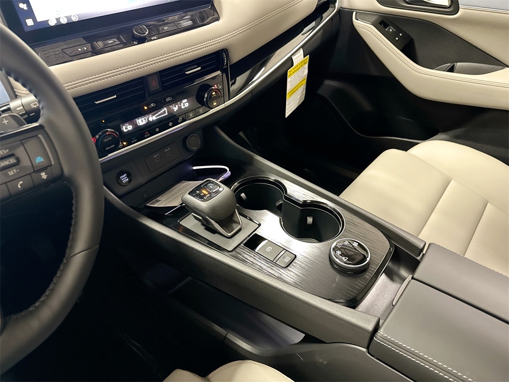2025 Nissan Rogue SL photo 32
