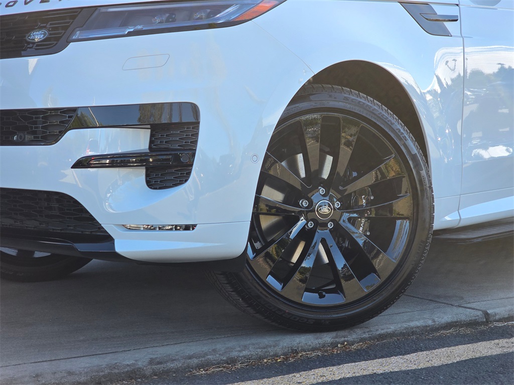 2025 Land Rover Range Rover Sport SE photo 2