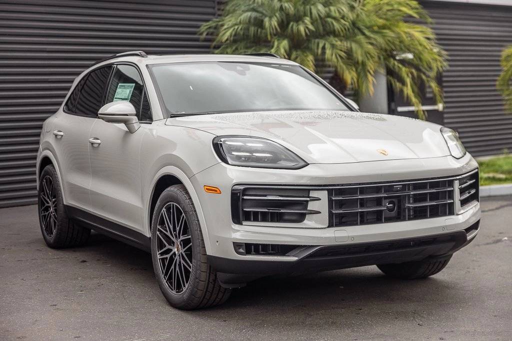 2026 Porsche Cayenne photo 2