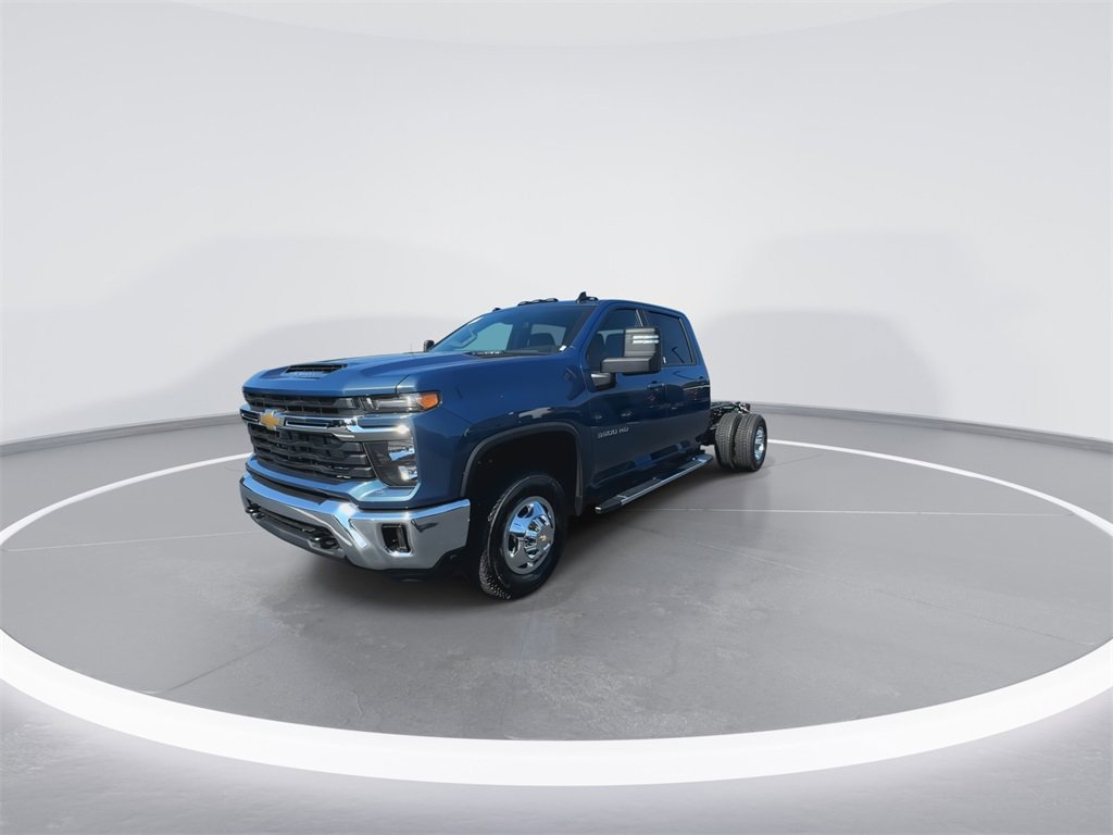 2026 Chevrolet Silverado 3500HD LT photo 4