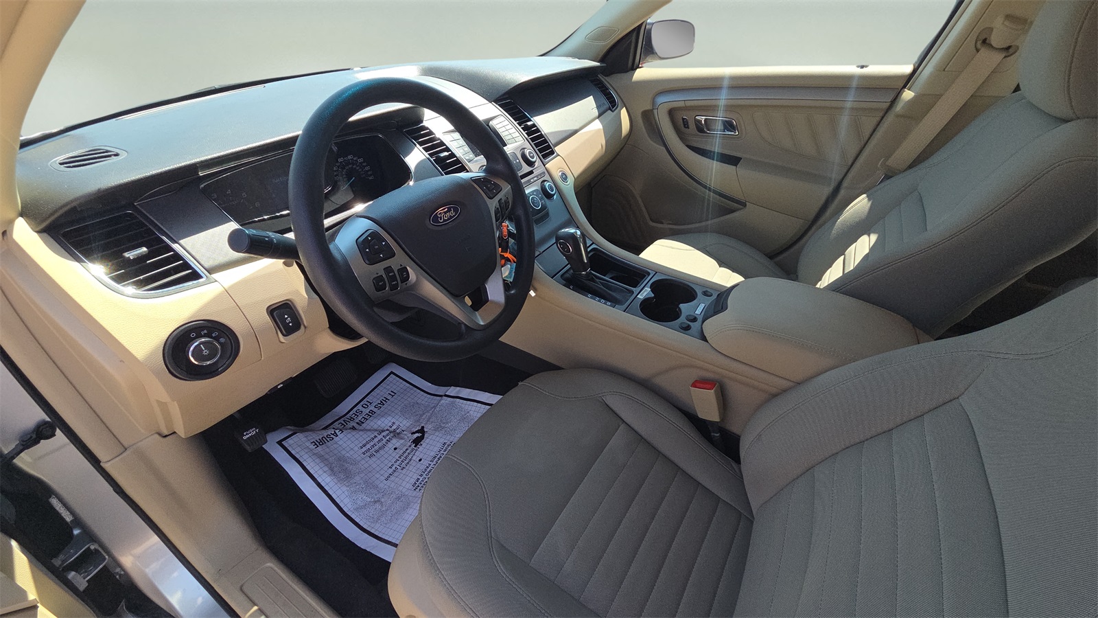 2018 Ford Taurus SE photo 20