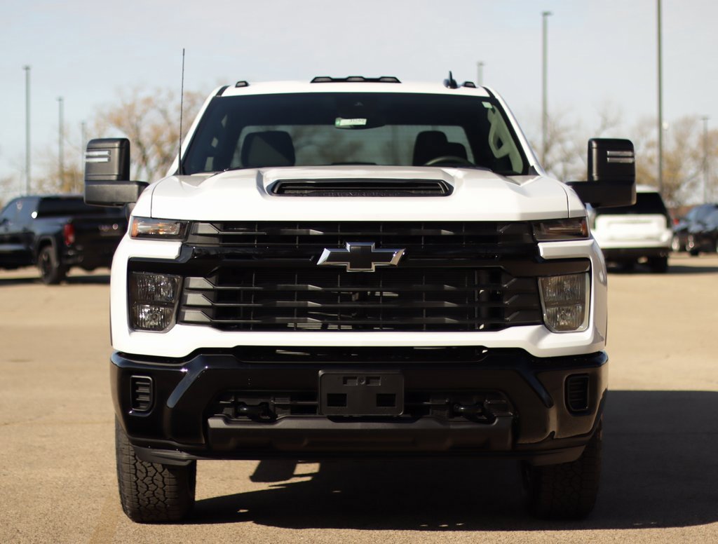 2026 Chevrolet Silverado 2500HD Custom photo 2