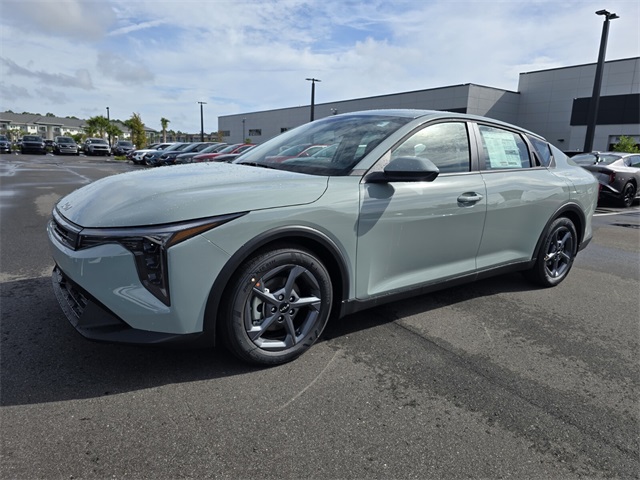 2025 Kia K4 LXS photo 2