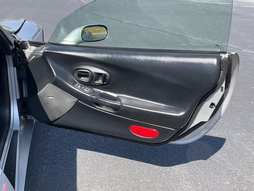 2004 Chevrolet Corvette Base photo 14