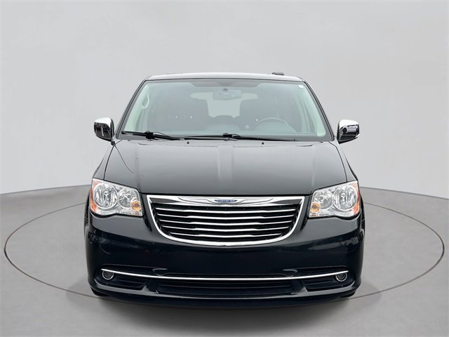 2014 Chrysler Town & Country photo 2