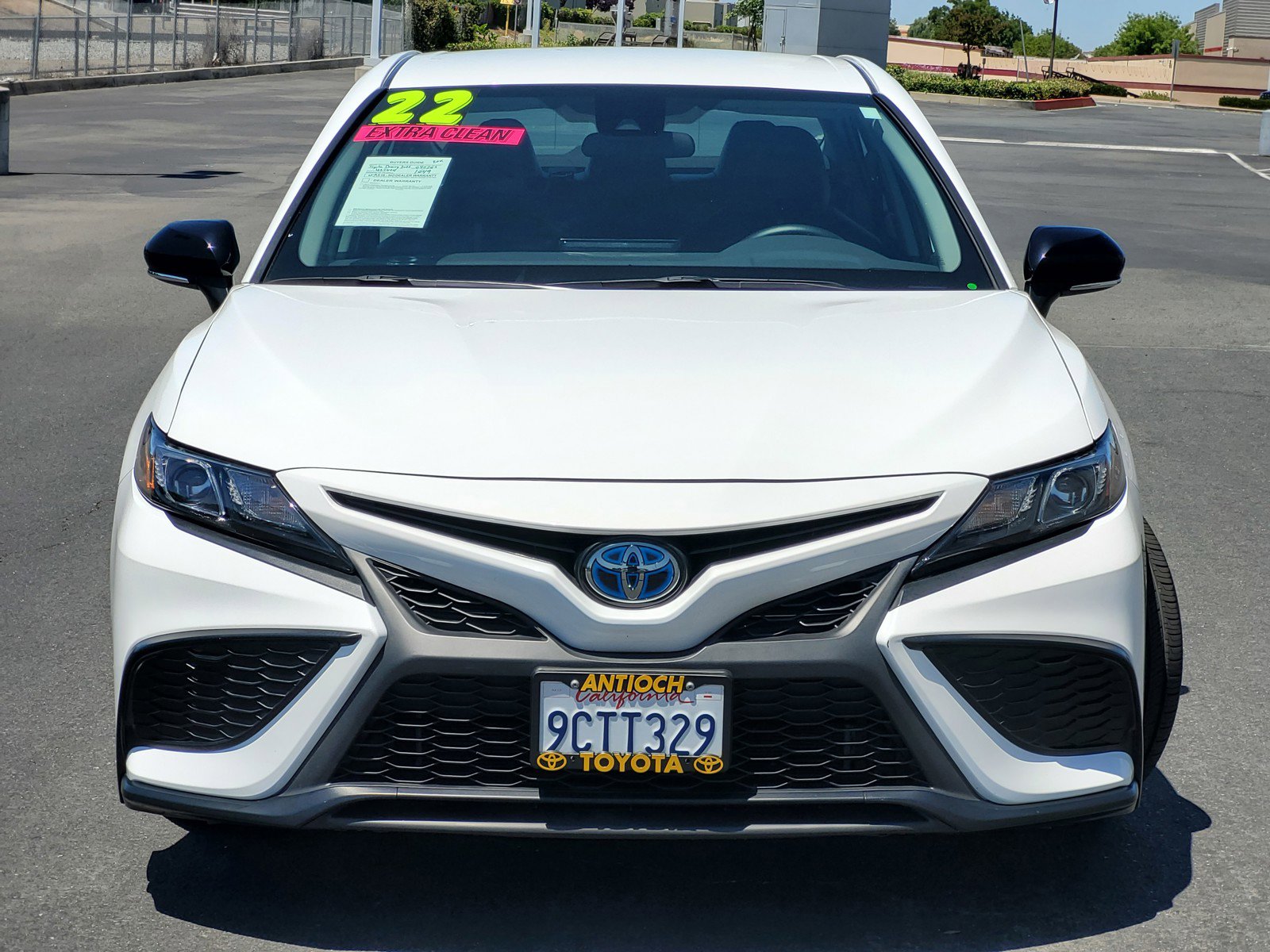 2022 Toyota Camry SE photo 2