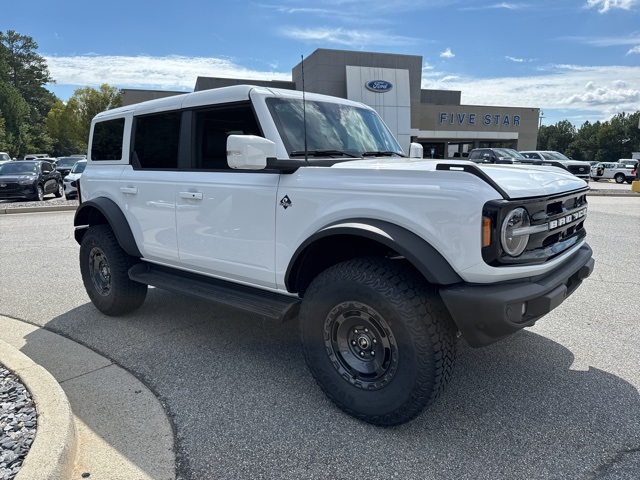 2025 Ford Bronco Outer Banks photo 2