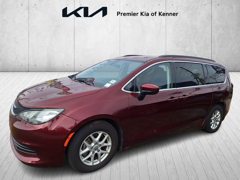 2020 Chrysler Voyager's photo