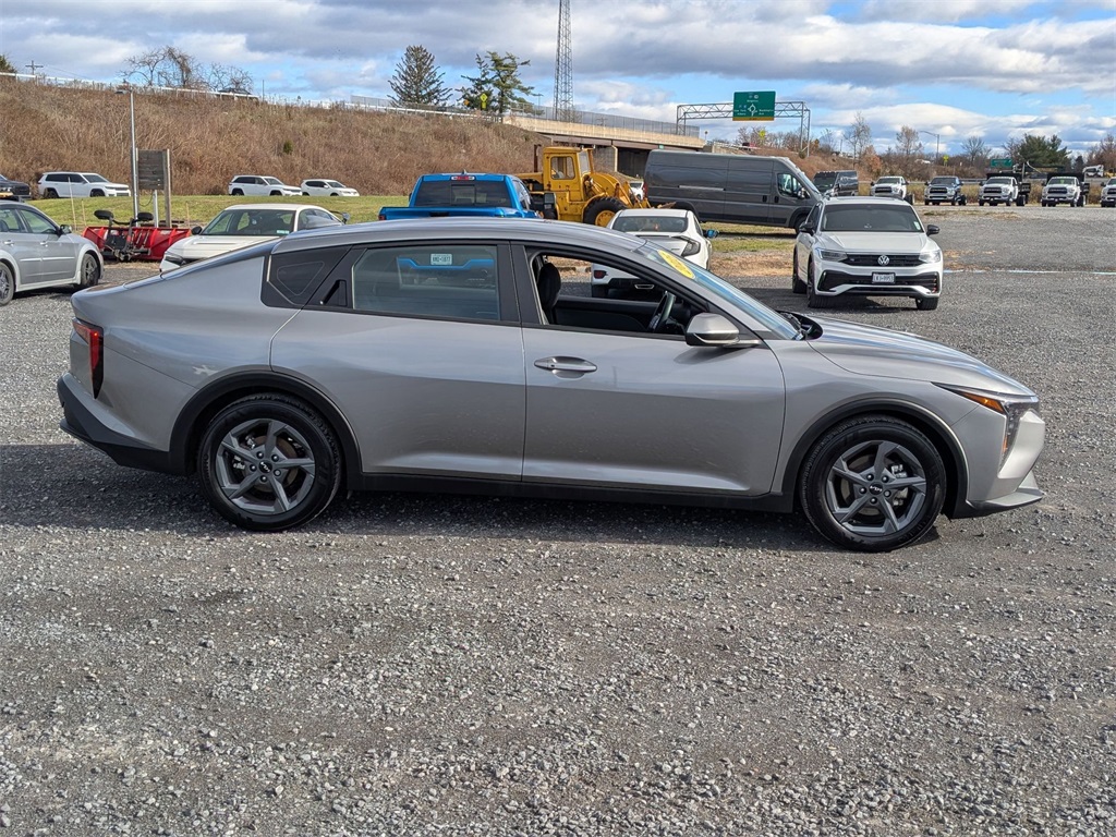 2025 Kia K4 LXS photo 2