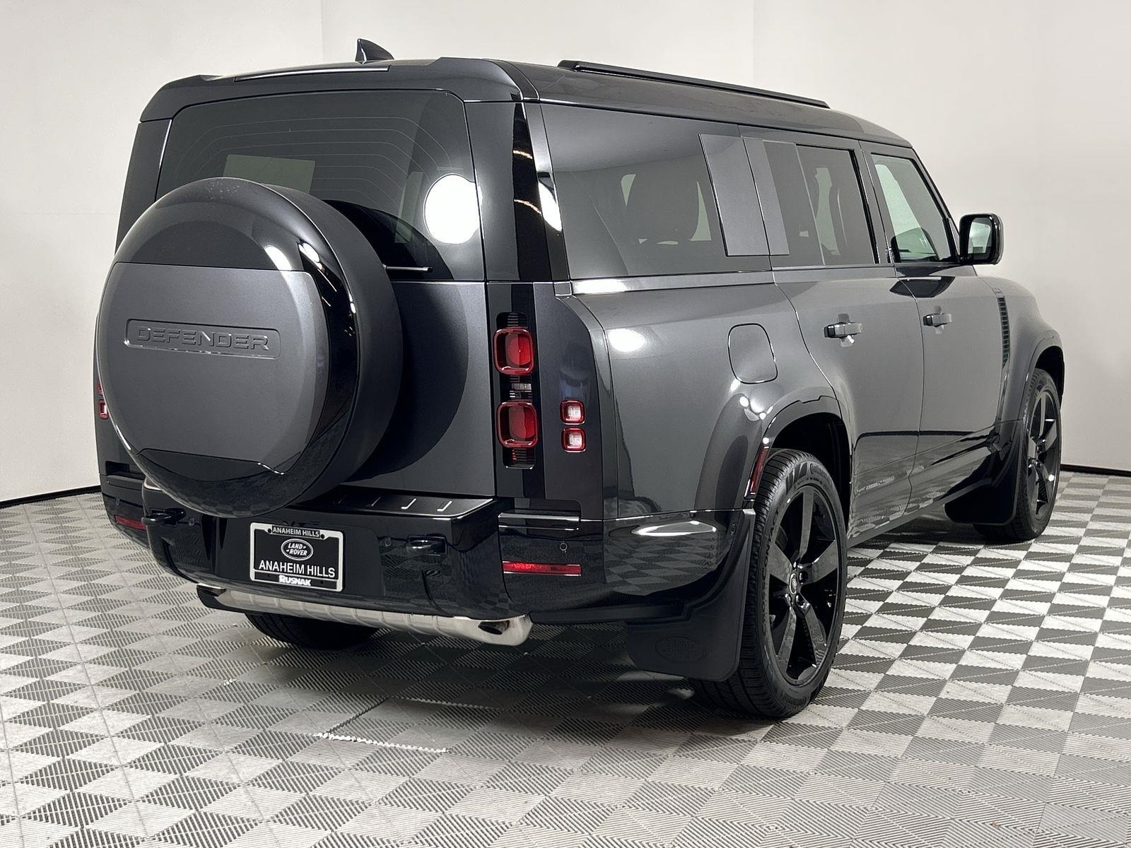 2025 Land Rover Defender 130 X-Dynamic SE photo 5