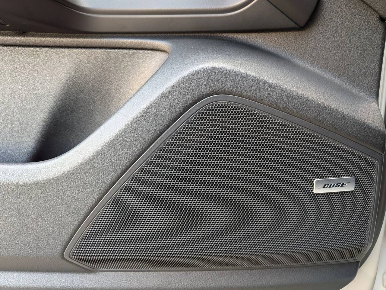 2025 Porsche Cayenne Base photo 13