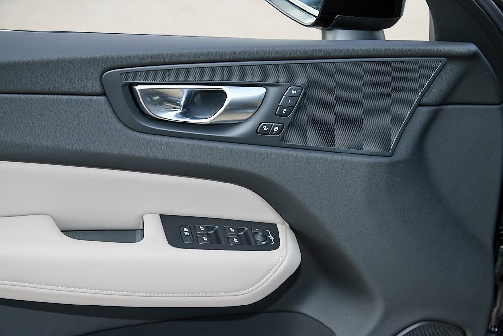 2026 VOLVO XC60 - Image 10