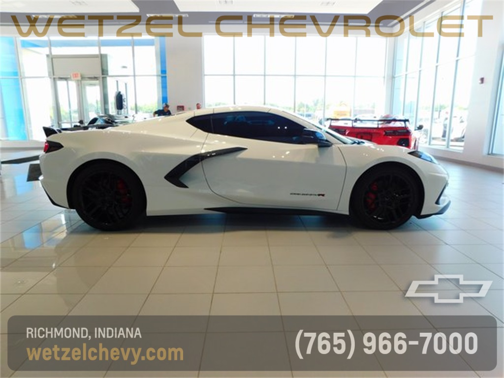 2024 Chevrolet Corvette Stingray 2LT photo 2