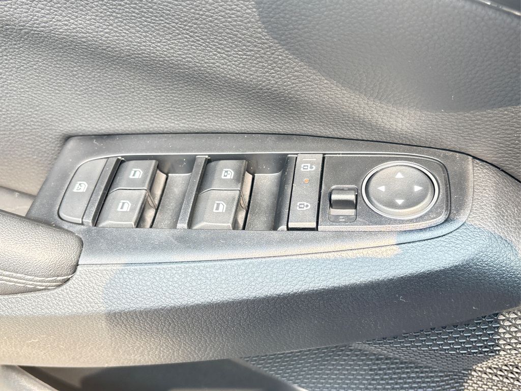 2025 Kia Seltos S photo 17
