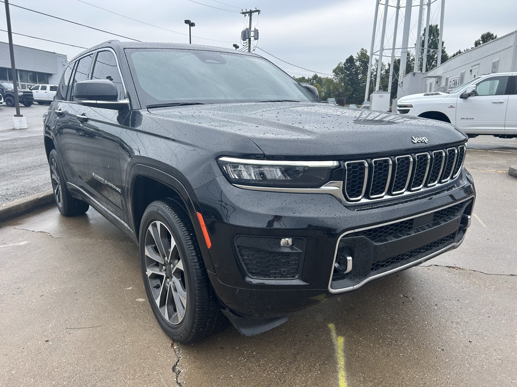 2023 Jeep Grand Cherokee Overland photo 2