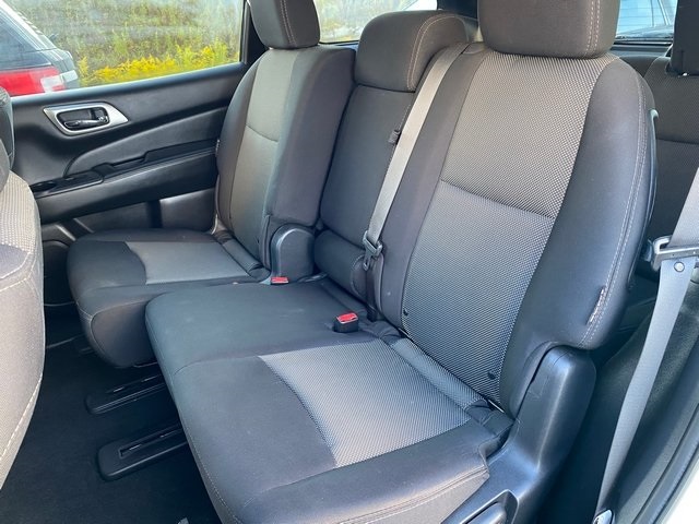 2019 Nissan Pathfinder SV photo 18
