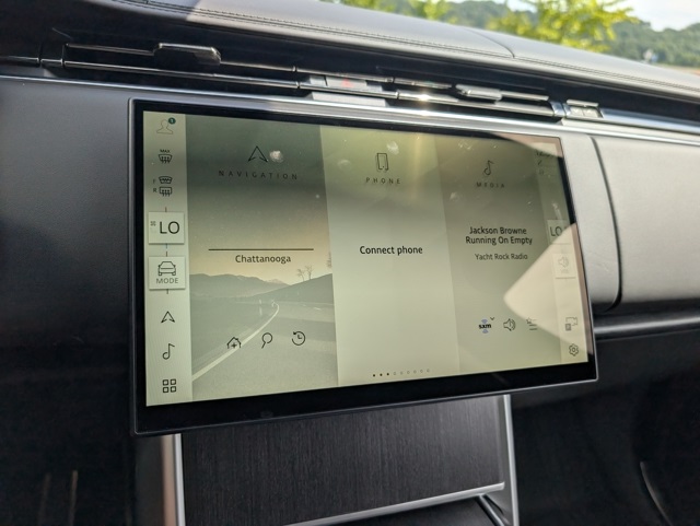 2025 Land Rover Range Rover SE photo 13