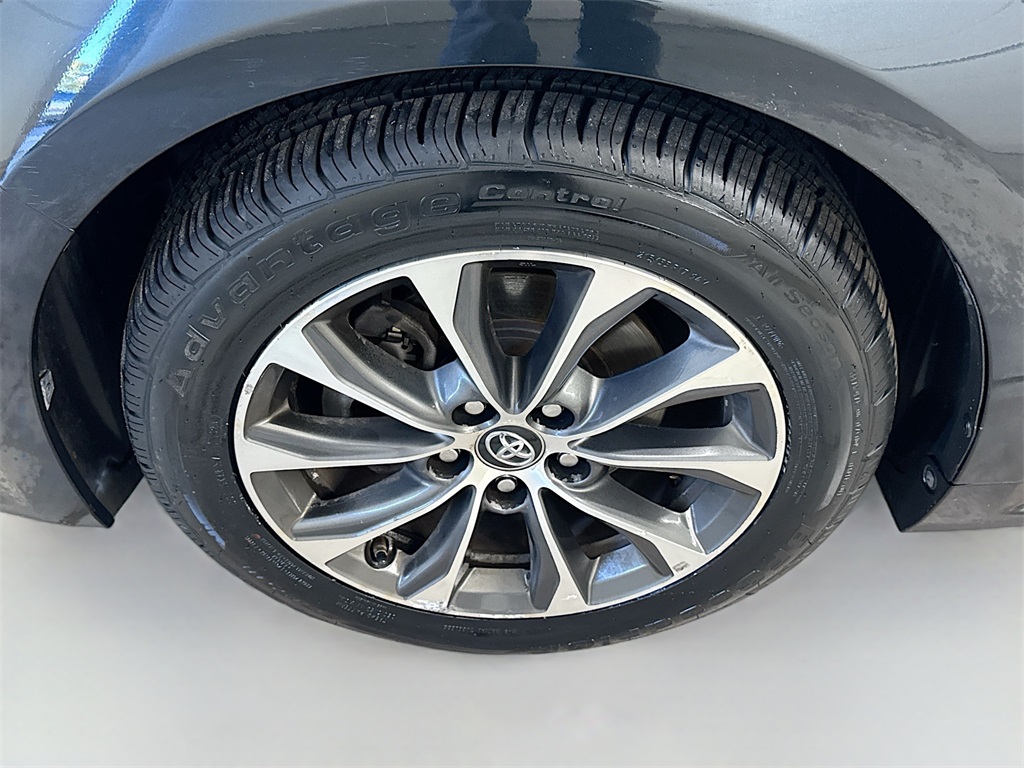 2016 Toyota Avalon XLE Premium photo 25