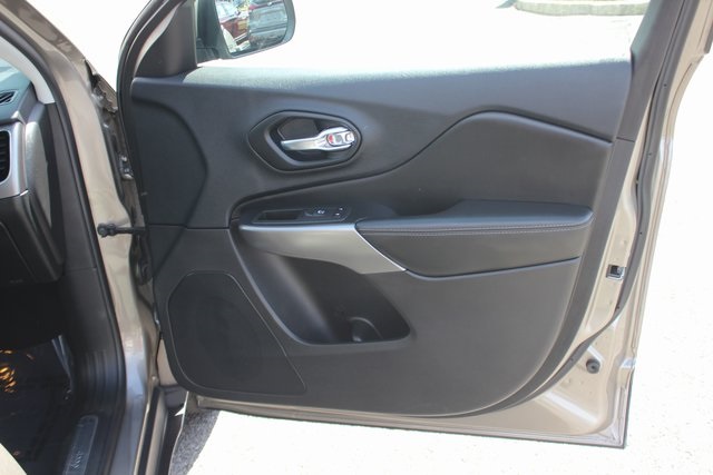 2021 Jeep Cherokee Limited photo 28