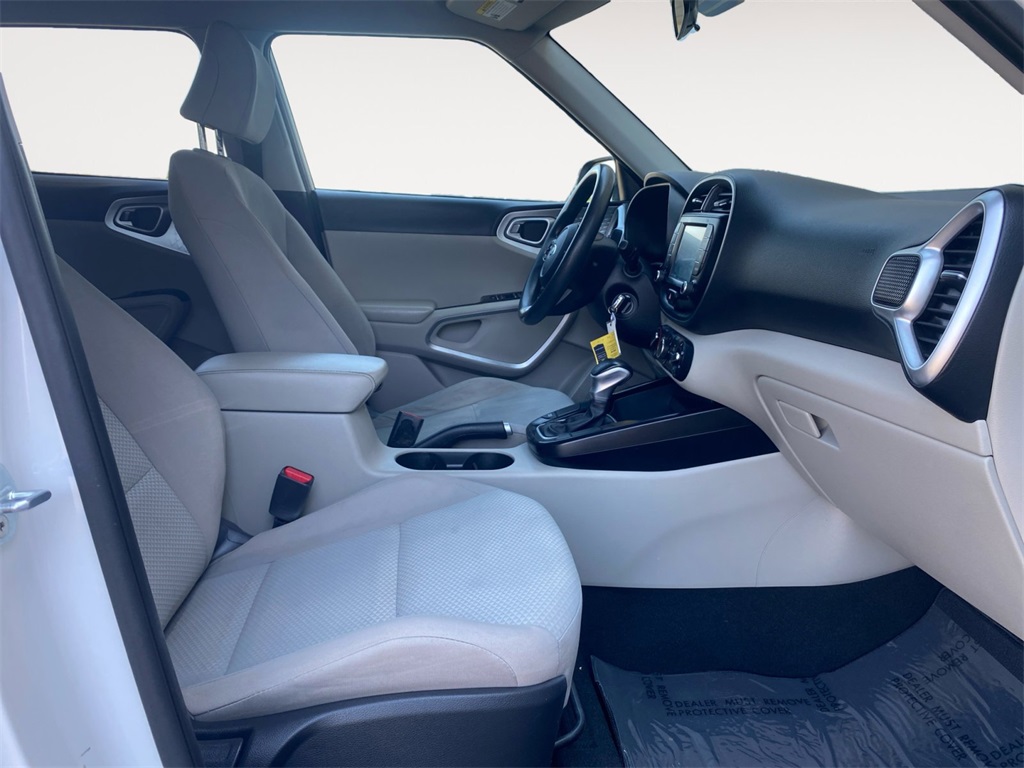 2020 Kia Soul LX photo 13