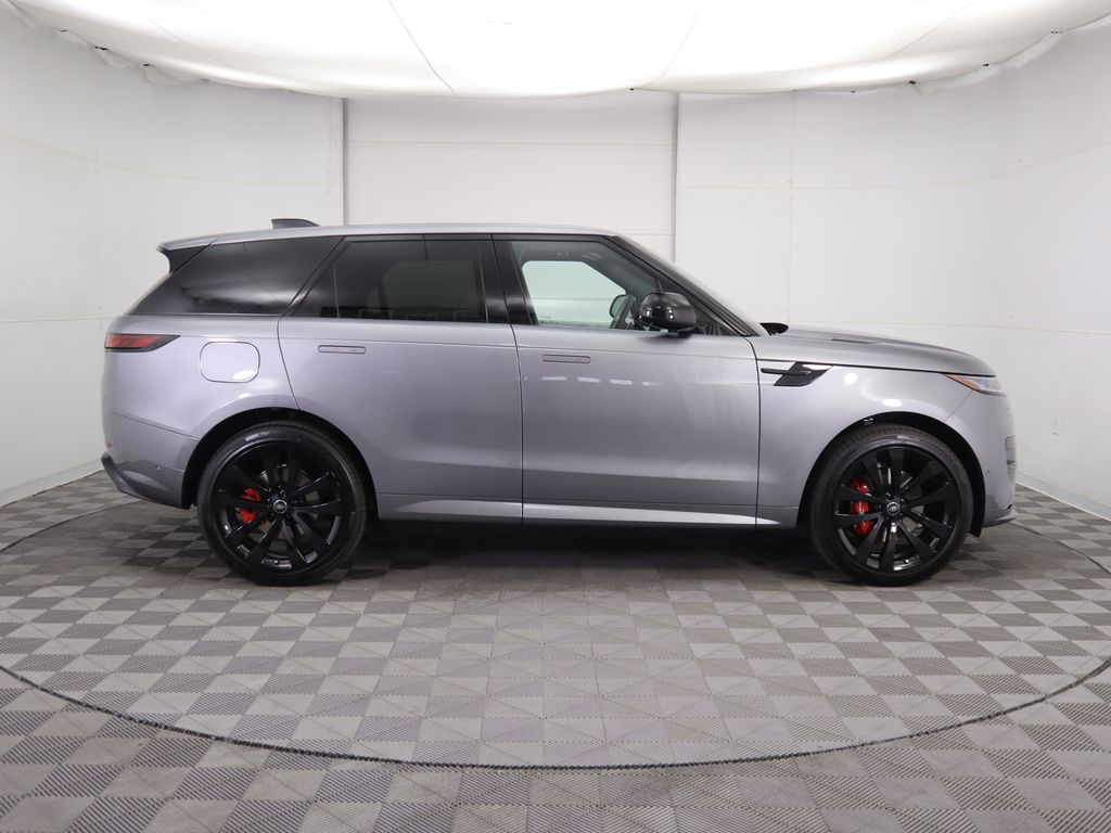 2025 Land Rover Range Rover Sport SE photo 4