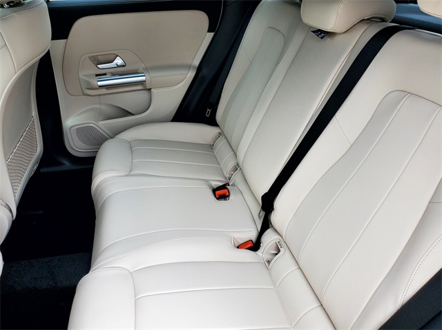 2025 Mercedes Benz GLA 250 4MATIC photo 11